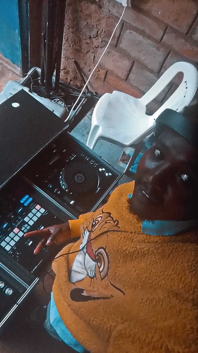 Dr_xring's tweet photo. Niki mix hapa mnataka ngoma gani 😂😂🤔🇰🇪 https://t.co/8Gz3GZIsiT