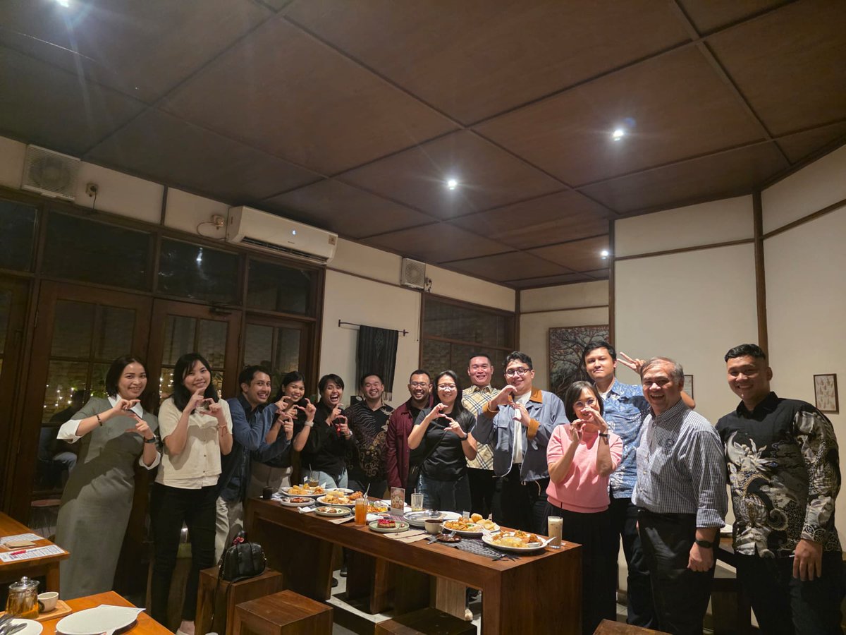 SheffieldAlumni's tweet image. A relaxed coffee catch-up, warm vibes, and even warmer fellow grads: Sheffield alumni in Jakarta had a great time reconnecting and making new friends.
📌 Wanna to join them next time?
cstu.io/97fde1