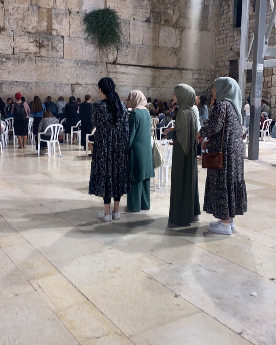 HananyaNaftali's tweet image. This is Jerusalem. 🇮🇱
Muslims can visit the Western Wall side by side with Jewish worshipers - without fear or persecution.
That’s what true coexistence looks like under Israel's democracy.