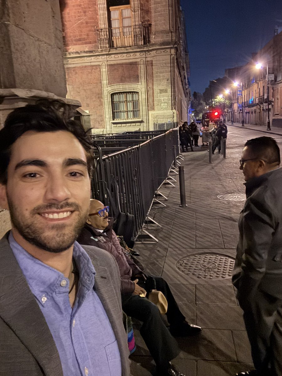Julián Mazoy (@mazoyjulian) on Twitter photo 🇲🇽 Hoy fui el tercero en llegar a la mañanera.
Solamente después de <a href="/lordmolecula/">Lord Molécula Oficial</a> y <a href="/MarcoA_Olvera/">Marco Antonio Olvera</a>. 🇲🇽 Hoy fui el tercero en llegar a la mañanera.
Solamente después de <a href="/lordmolecula/">Lord Molécula Oficial</a> y <a href="/MarcoA_Olvera/">Marco Antonio Olvera</a>.