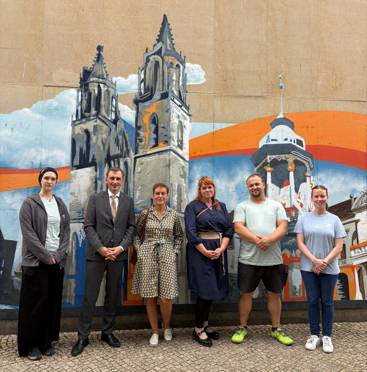 📢Ein bundesweit einzigartiges Erfolgsprojekt! 🎉Minister <a href="/janriedelhalle/">Jan Riedel</a> hat in <a href="/Ottostadt/">Ottostadt Magdeburg</a> eines von landesweit 67 #Lerncamps besucht - viel Herzblut und Engagement der Teams von Jugendherbergen und Volkshochschulen! Riedel: "Ein echtes Plus für Kopf🧠und Herz❤️!" /ee