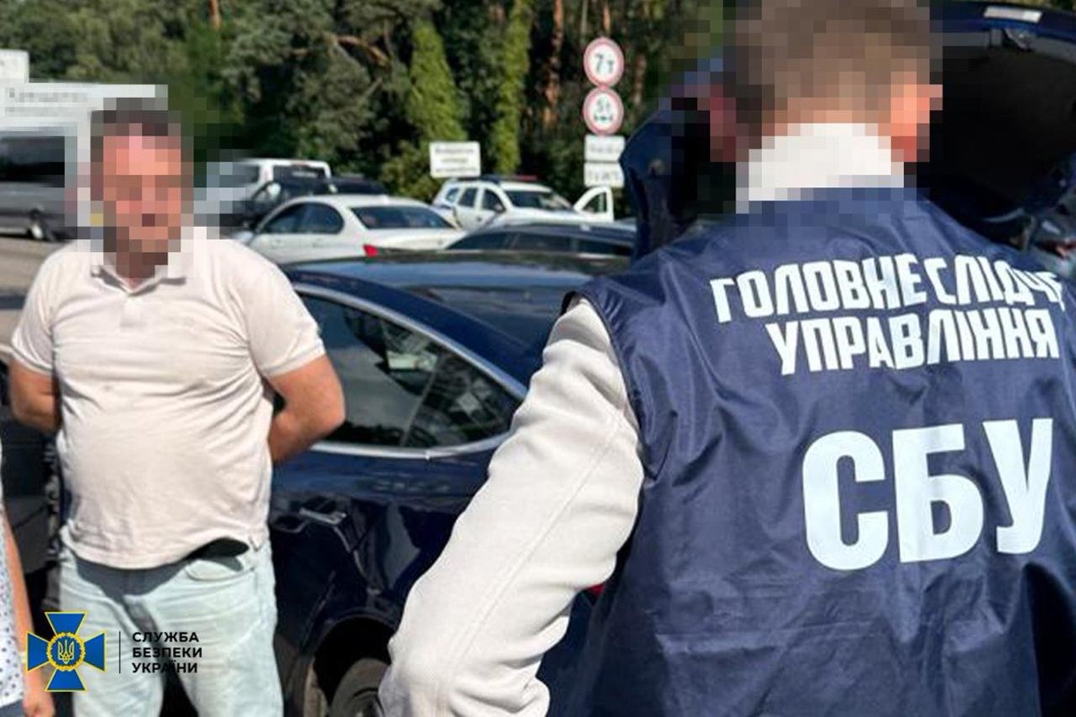 Novynarnia's tweet image. Суд відправив під варту посадовця закритого підрозділу НАБУ Віктора Гусарова, якого підозрюють у шпигунстві для ФСБ, – джерела
⬇️
novynarnia.com/2025/07/22/sud…