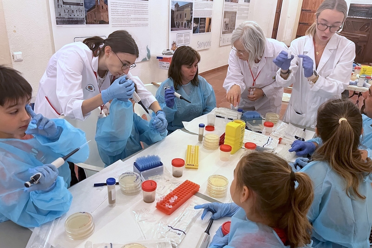 Vecinos de Alfara del Patriarca detectan seis microorganismos con capacidad antibiótica en su término municipal f.mtr.cool/xmacsztyop
 
🔘 Participan en el proyecto de ciencia ciudadana de la Universidad CEU Cardenal Herrera, Pueblos con-Ciencia