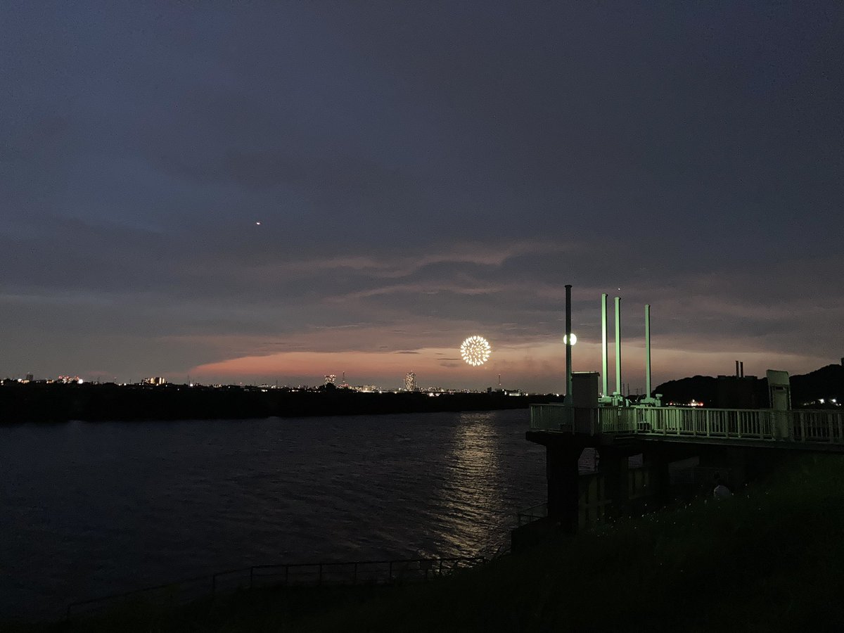 urizanest's tweet image. 柴又の花火が遠くに見える