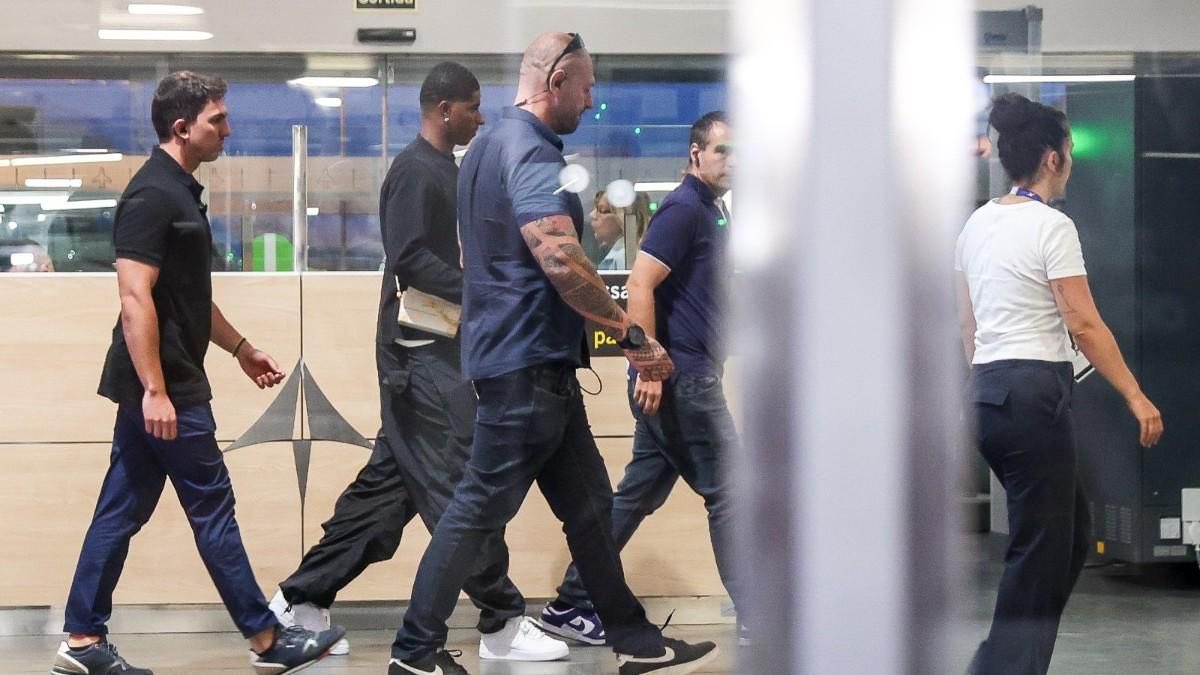 monfortcarlos's tweet image. 🏃‍♂️Rashford se ha vestido de corto y ha saltado a entrenar con el Barça, como cuenta @ferrancorreas.

❌ No ha formado parte de todos los ejercicios. 

✅ Se le ha autorizado a entrenar pese no haber sido anunciado para aclimatarse al grupo.

👔 Laporta, Deco y Yuste presentes.