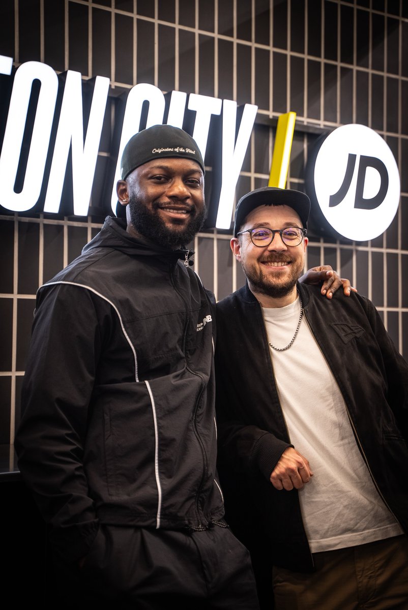 YesWeCrann's tweet image. Good to take a break from the football this week to check out the launch of JD Sports’ Sandton store with my guy EB.
Obviously I ended up with another pair 👟