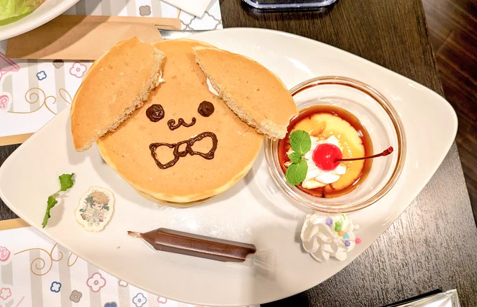 アニカフェ行って来ましたー!!!!!めっちゃ楽しかった!!!あとアクスタ友人の協力の元7ちゃん全員集結しました裏話をすると私は大和を3人当てました()
