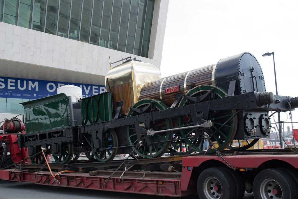 adipullenLNER's tweet image. &apos;Lion&apos; locomotive arriving at the Museum of Liverpool
The Lion railway locomotive was one of the last large objects to be moved into place in the Museum of Liverpool.
📸 unknown