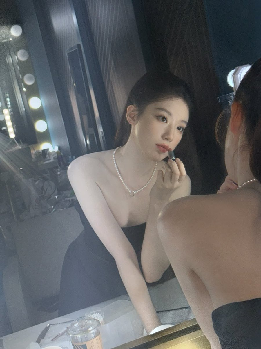cIeopatera's tweet photo. 💄💋 https://t.co/cwfEXpOCC2