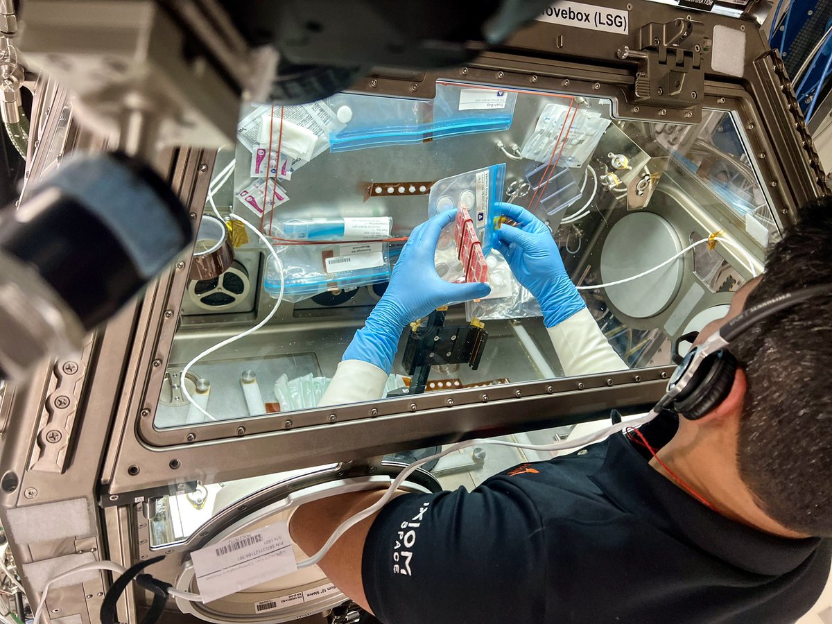 gagan_shux's tweet image. Science from space - one of the highlights of this mission was conducting science in microgravity.
Simple experiments become complex due to the environment of microgravity. Since everything floats, nothing would break if you leave it but would surely float away and you may end up…