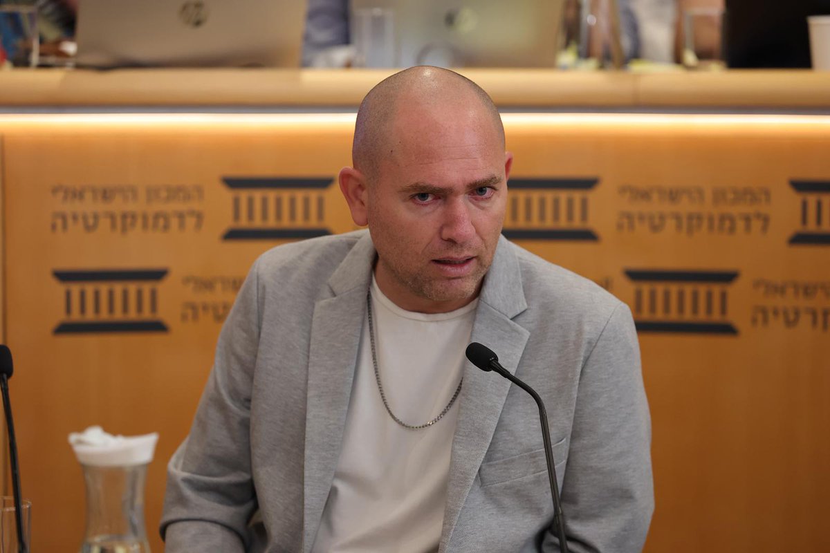 DemocracyIL's tweet image. "יהושע (ג'וש) בריינר, כתב משטרה ופלילים, עיתון "הארץ" בכנס #זמןהכרעה :
יותר ויותר מחוזות במשטרה הופכים להיות שלוחות של עוצמה יהודית. בכירים במשטרה מקודמים לא עפ"י הצלחות ומדדים, אלא עפ"י הניסיון שלהם למצוא חן בעיני השר הממונה ועוזריו, לכן מתנהגים בהתאם שזה נוגע להפגנות נגד…