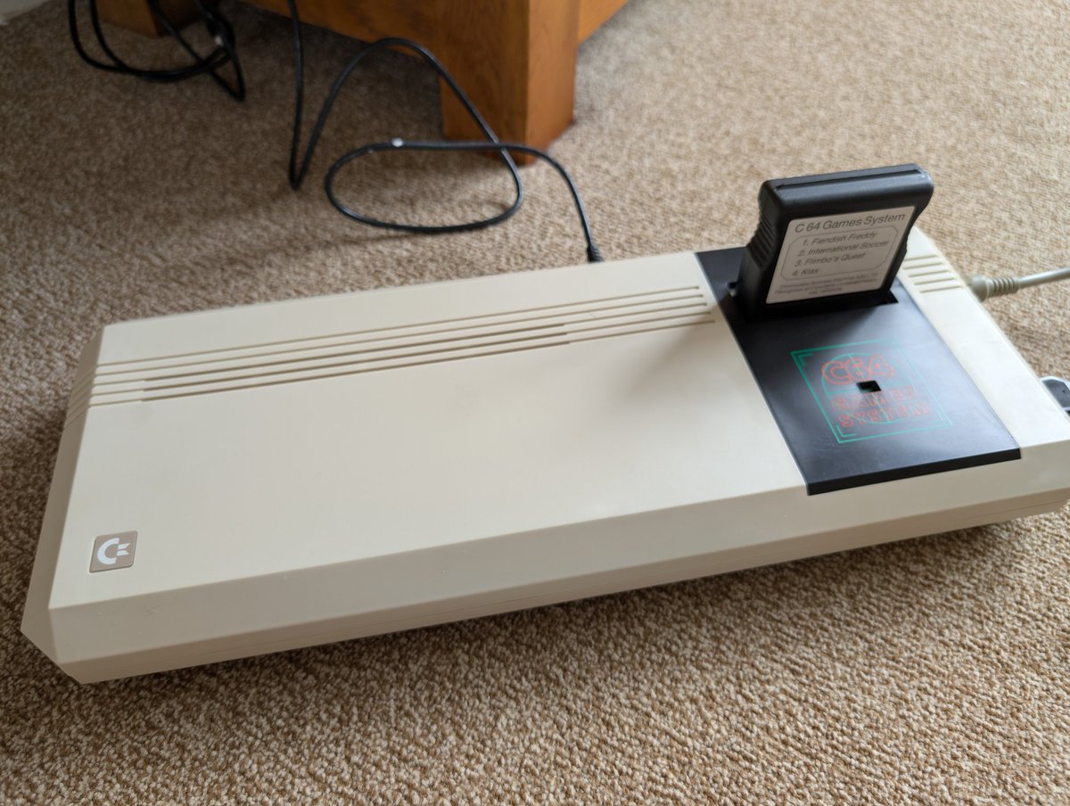 MaxwellsRetro's tweet image. My drunken purchase has arrived...and it works! Probably will sell it on but it&apos;s nice to have a play. I might even make a video of it in action! 

Commodore 64 GS 

#C64GS #commodore64
