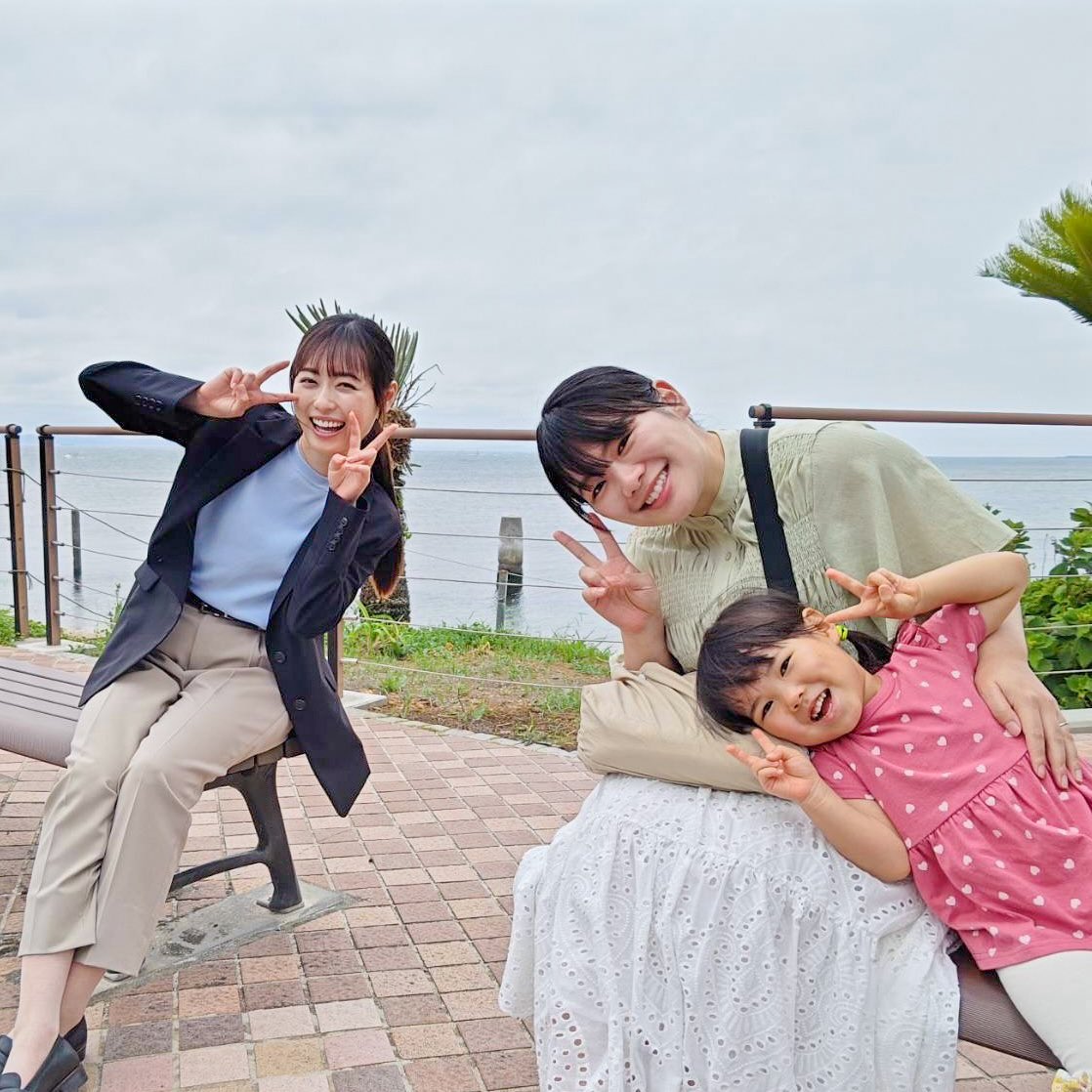 ashitawa_motto's tweet image. ⋰
第𝟯話オフショット🌱
⋱
屋島親子🏠
(#富田望生 #前原瑞樹 #永井花奈)
のオフショットをお届け📷 ˎˊ˗
#福原遥 さん #生田絵梨花 さんと
共演歴のある富田さんは
休憩中に仲良くお話されていました🤝🏻
良い写真☺️🫧
…
📢【第4話】7/28(月)よる9時
#明日はもっといい日になる
#林遣都 #柳葉敏郎