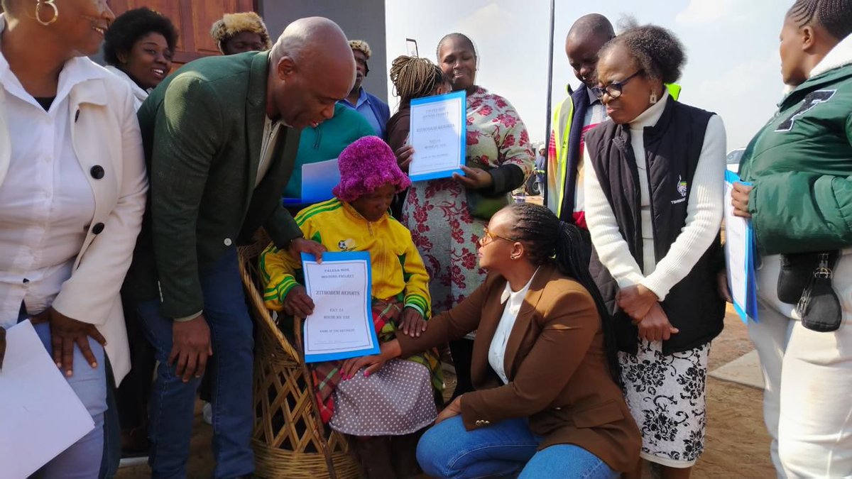 Action4SA's tweet image. 🏡 Today, City of Tshwane Executive Mayor Dr. @NasiphiM led the handover of eight newly-built houses to residents of Bronkhorstspruit.
This follows yesterday’s handover of title deeds in Stinkwater, Hammanskraal by Tshwane MMC for Housing and Human Settlements, Ald Aaron…