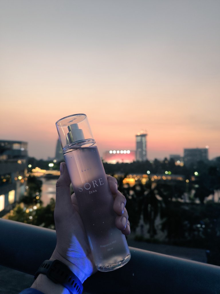 HabisNontonFilm's tweet image. Sore-sore pake parfum Sore. Cakep.
Wanginya enak bree.