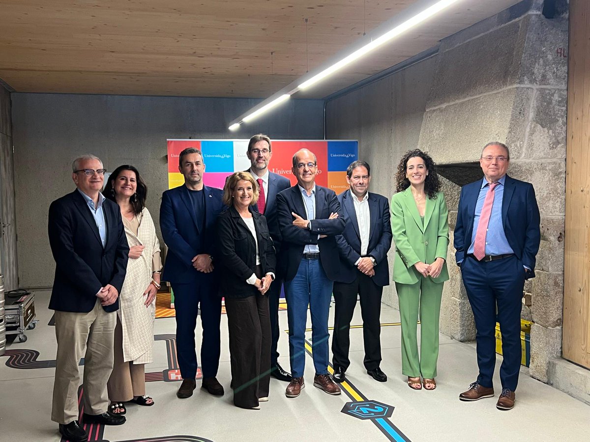 🧠 Liberdade mental e neurotecnoloxías, a debate na FCCXXT!

O seminario en Redeiras reuniu especialistas en Dereito e tecnoloxía para afondar nos desafíos legais da innovación cerebral 🧬

🔗 Un evento coordinado por Juan A. Hernández Corchete, profesor da #FCCXXT.
<a href="/uvigo/">Universidade de Vigo</a>