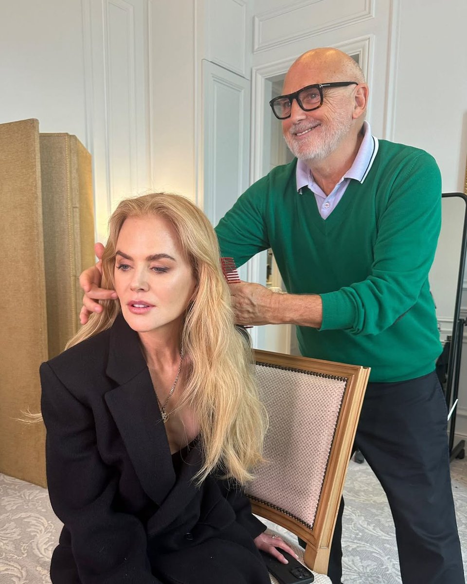 nkidmanbr's tweet image. Nicole Kidman nos bastidores da campanha de Inverno/25 da marca Balenciaga.
📸 Sam McKnight