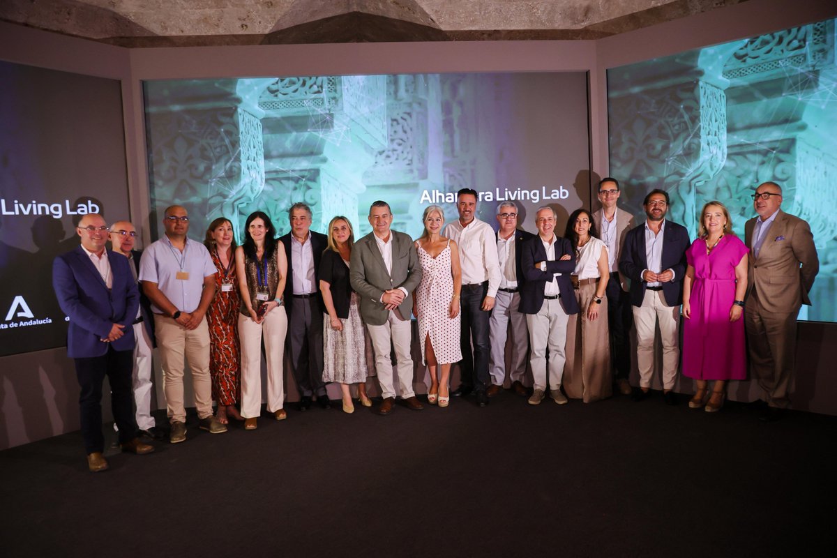 Junto a <a href="/antoniosanz/">Antonio Sanz Cabello</a> y <a href="/marifrangr/">Marifran Carazo</a>, presentamos el gemelo digital de la <a href="/alhambracultura/">Alhambra de Granada</a> que revoluciona su conservación y explotación.

El proyecto 'Alhambra Living Lab' integra nueve tecnologías y sitúa al monumento y a #Andalucía a la vanguardia de la gestión patrimonial.