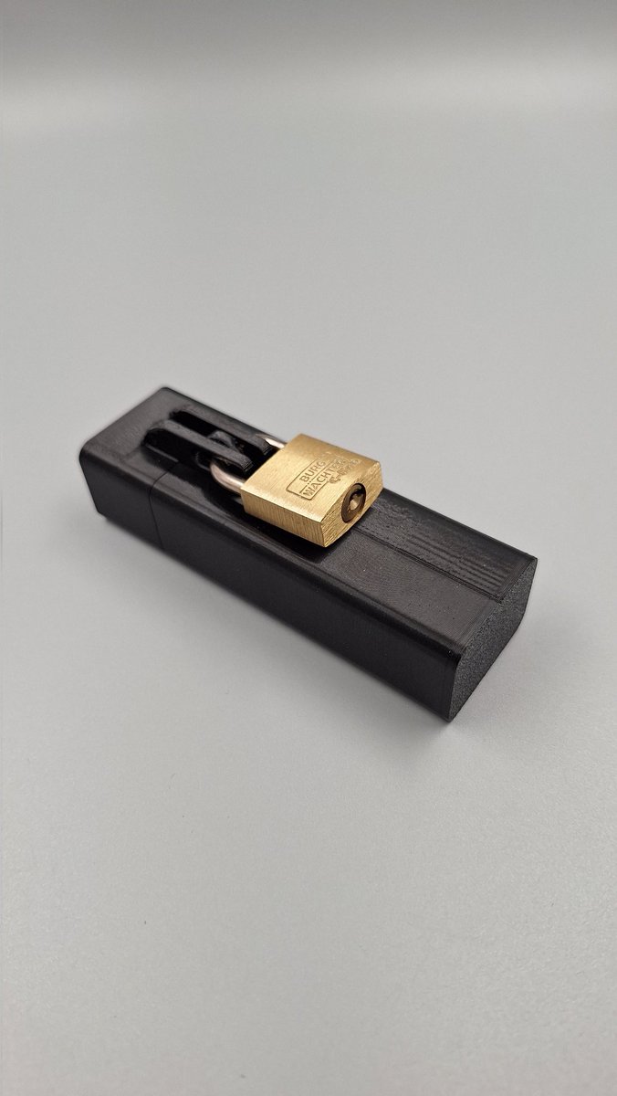 Mittlerweile bin ich dazu übergegangen, mein schweizer Taschenmesser so zu transportieren wenn ich mal OPNV oder Bahn fahre. Verschlossen und nicht zugriffsbreit. Soweit sind wir schon 🤨