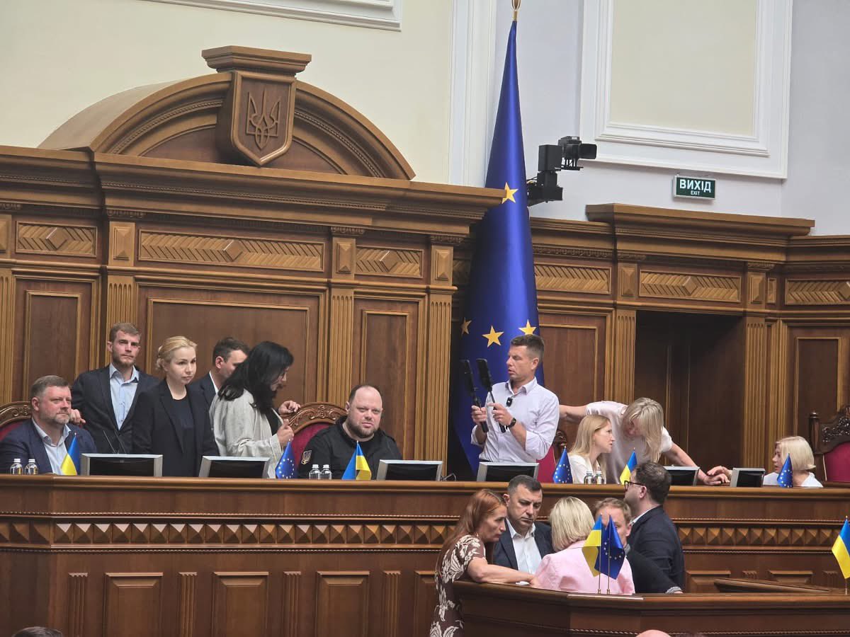 IrynaGerashche2's tweet image. Ukraine’s Parliament has just voted to effectively dismantle the independence of NABU and SAPO by adopting draft law #12414 in the second reading.
This law grants the Prosecutor General unprecedented powers:
— to direct SAPO’s work;
— to issue binding instructions to NABU;
— to…