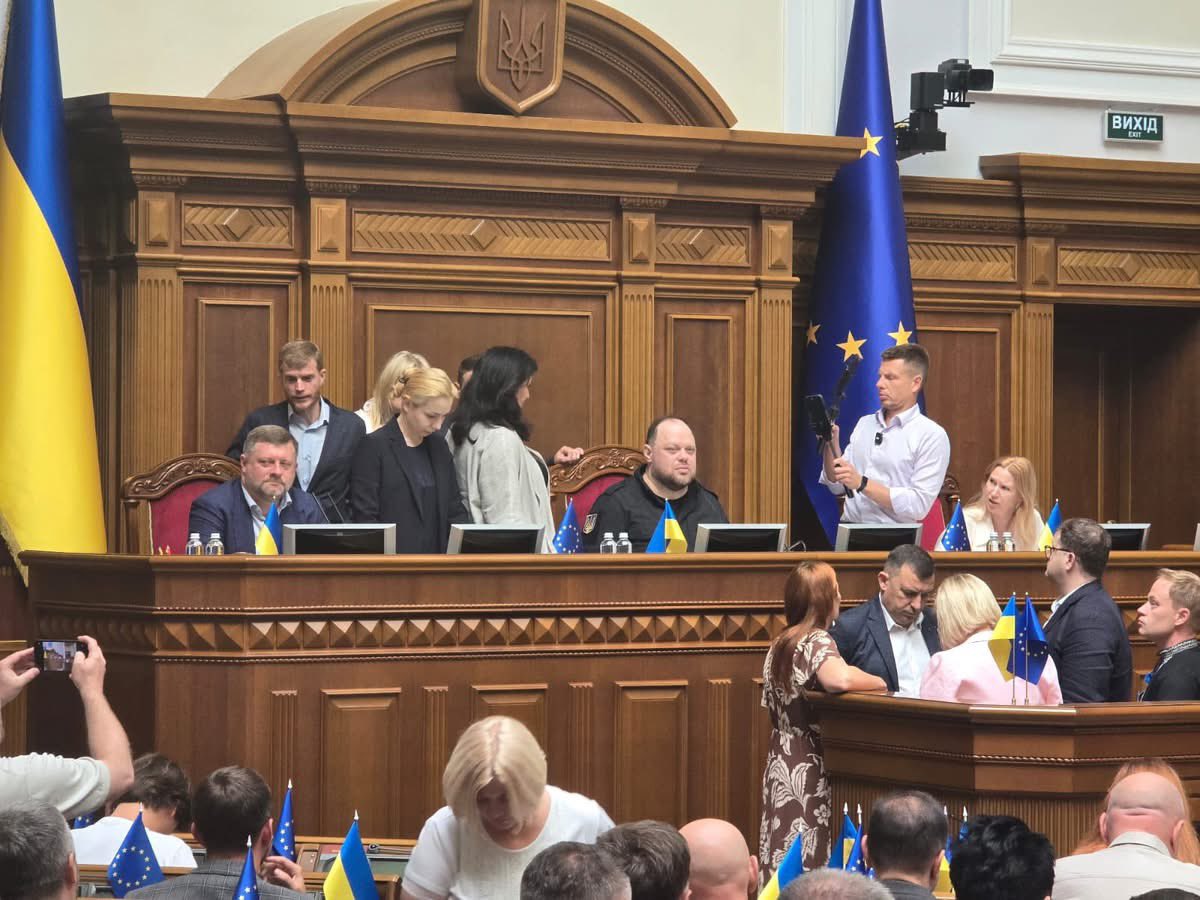 IrynaGerashche2's tweet image. Ukraine’s Parliament has just voted to effectively dismantle the independence of NABU and SAPO by adopting draft law #12414 in the second reading.
This law grants the Prosecutor General unprecedented powers:
— to direct SAPO’s work;
— to issue binding instructions to NABU;
— to…