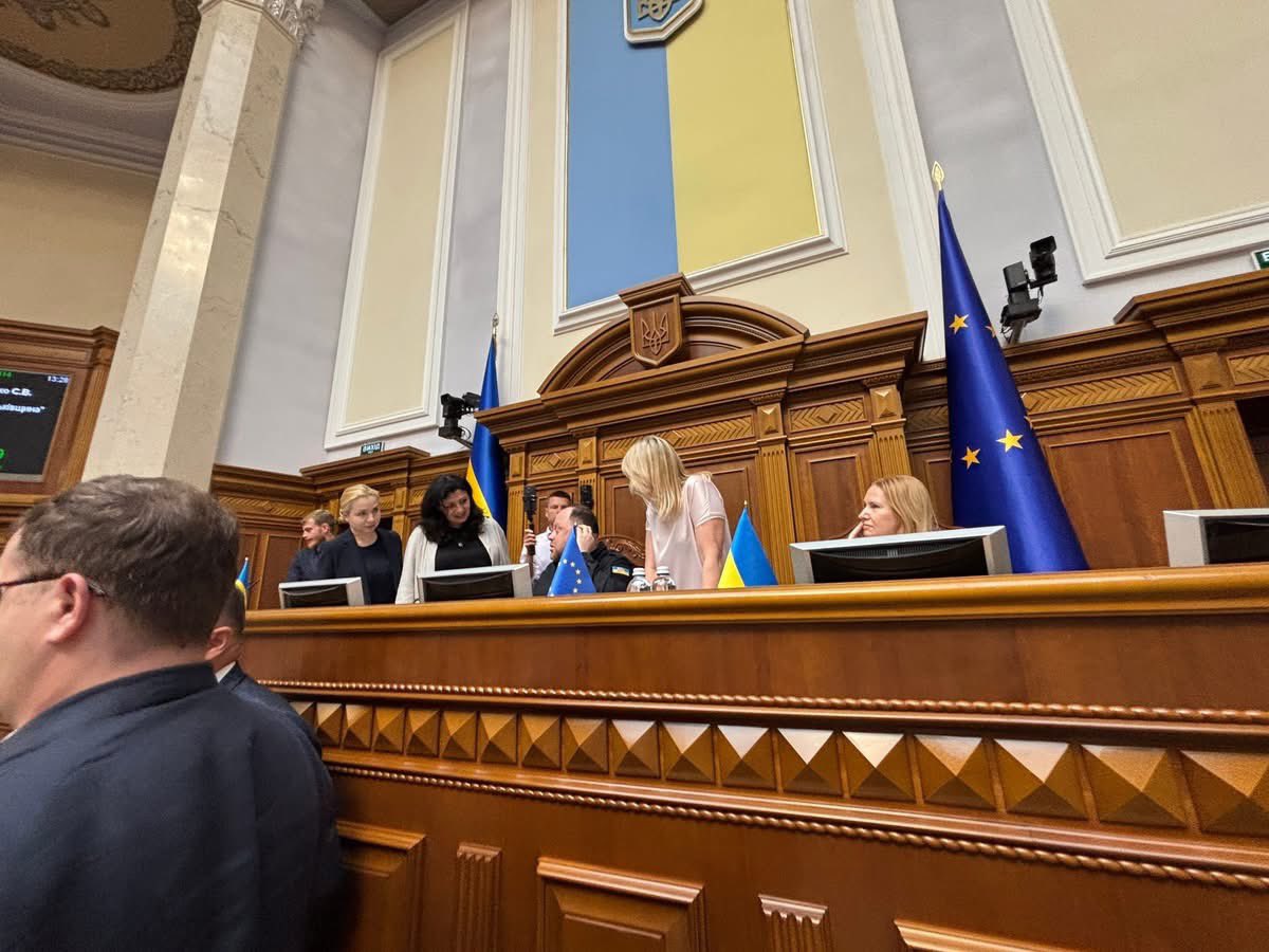 IrynaGerashche2's tweet image. Ukraine’s Parliament has just voted to effectively dismantle the independence of NABU and SAPO by adopting draft law #12414 in the second reading.
This law grants the Prosecutor General unprecedented powers:
— to direct SAPO’s work;
— to issue binding instructions to NABU;
— to…