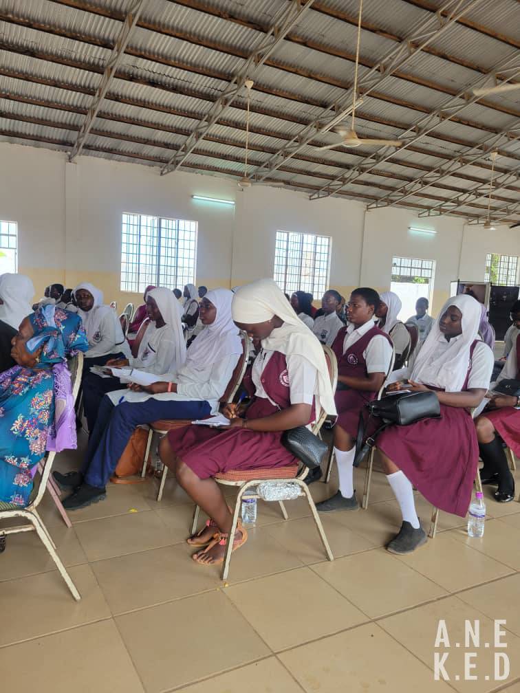 theANEKED's tweet photo. ANEKED, in partnership with @UNDP_TheGambia, @ONU_Droits_BRAO, @MobseTheGambia, and #AmnestyInternationalKMGroup, is supporting 3 school communities in KMC in deepening their understanding of Human Rights Principles and values.. https://t.co/AHCFwJMTpV