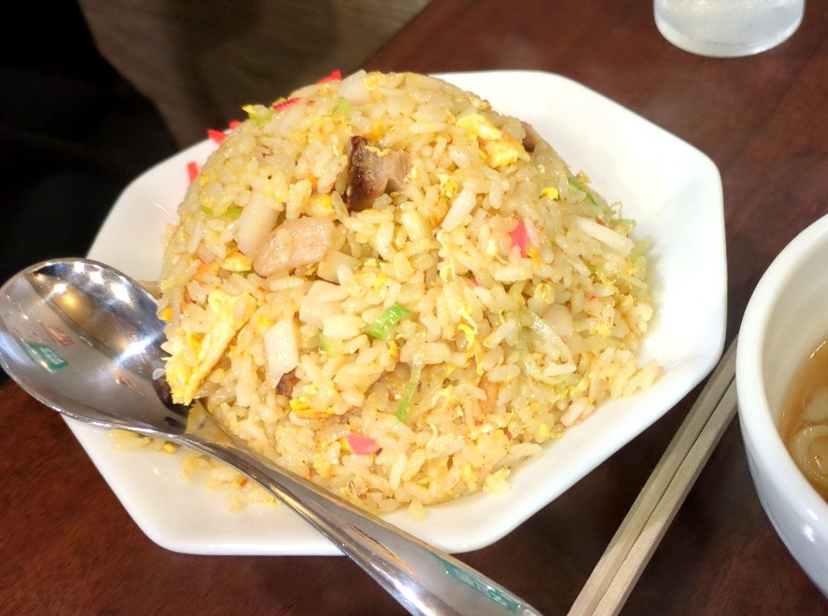 夜めっし😋🍀
ラーメン堂極さんへ🍜
味玉ラーメン🍜🥚😚
LINEのギョーザ🥟
トロットロのチャーシューやばい😋ほんと美味しい🥩✨
チャーハンも少し食べたけど😋うん、美味しい♡
今夜も大満足！ご馳走様でした(*´ч`*)