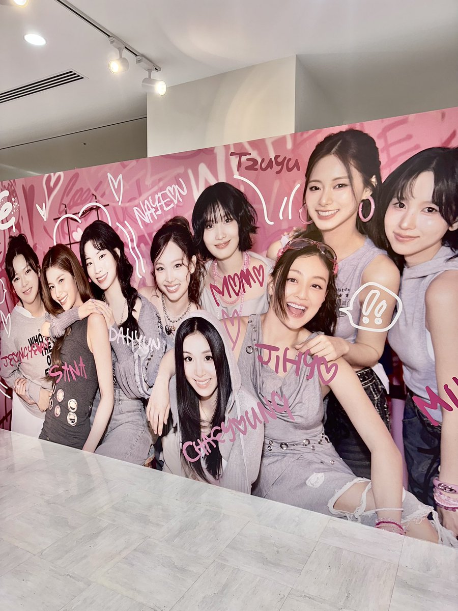 ♡🎀20250720🎀♡
「TWICE ＜THIS IS FOR＞ WORLD TOUR IN JAPAN」POPUP STORE

歯出して笑ってるちぇよんちゃんだーいすきTωT❣️フード被ってるの、爆かわいーでつ😭😭💯💯💯みんなの可愛い衣装もみれて大満足でした(☆ω☆)💕✨✨

#TWICE_THISISFOR_WORLD_TOUR