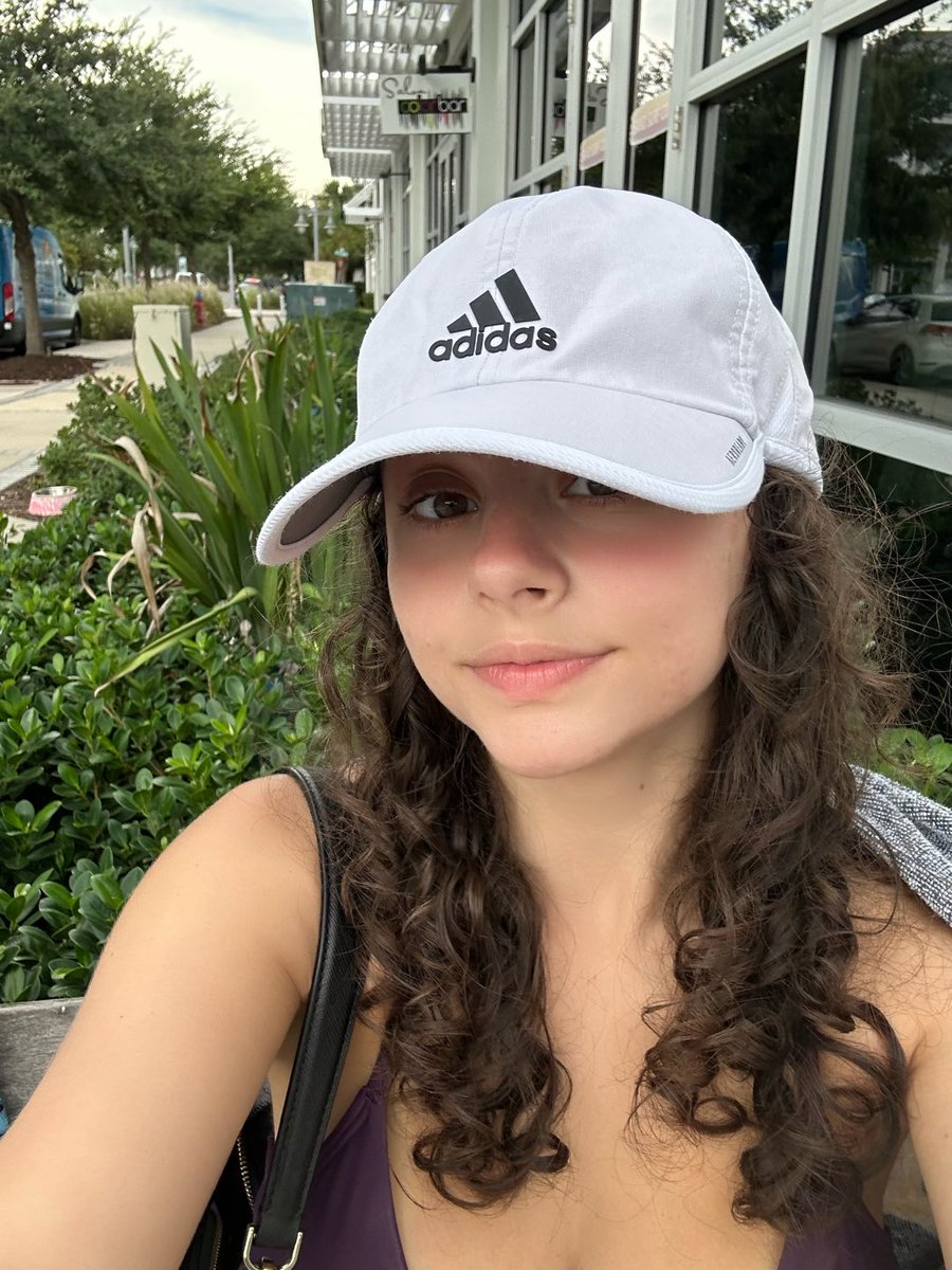 missteencrypto's tweet image. Cheers to sunburn and morning coffee! Let’s get after it ❤️☀️