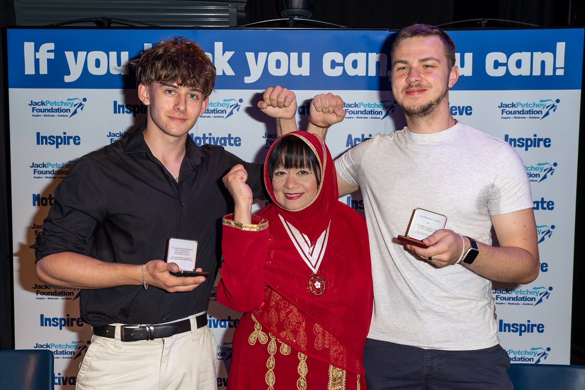Haringey6thForm's tweet image. Congratulations to our #TeamHaringey6 students who attended the @JPFoundation Awards as they were recognised as #OutstandingAchievers - it goes without saying they thoroughly deserved these awards and we are very #H6Proud of them all! #FutureLeaders #MoreThanACollege