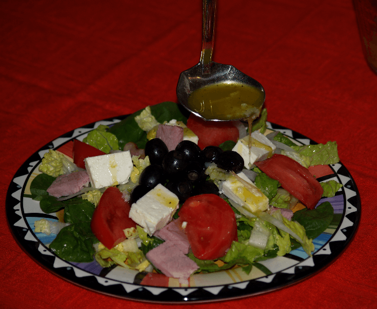 Prepare a Flavorful #Greek #Salad Recipe! painlesscooking.com/how-to-cook-gr…