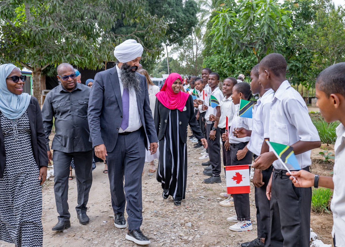 Canada in Tanzania (@canadatanzania) on Twitter photo 🇨🇦🤝🇹🇿Empowering youth in Pongwemwera!
Canada’s Secretary of State (International Development) joined <a href="/UNICEFTanzania/">UNICEF Tanzania</a> & <a href="/UNFPATanzania/">UNFPA Tanzania</a> to see vocational skills & SRHR education in action—and hear inspiring stories from adolescent girls.
#CanadaInTanzania #YouthEmpowerment 🇨🇦🤝🇹🇿Empowering youth in Pongwemwera!
Canada’s Secretary of State (International Development) joined <a href="/UNICEFTanzania/">UNICEF Tanzania</a> & <a href="/UNFPATanzania/">UNFPA Tanzania</a> to see vocational skills & SRHR education in action—and hear inspiring stories from adolescent girls.
#CanadaInTanzania #YouthEmpowerment