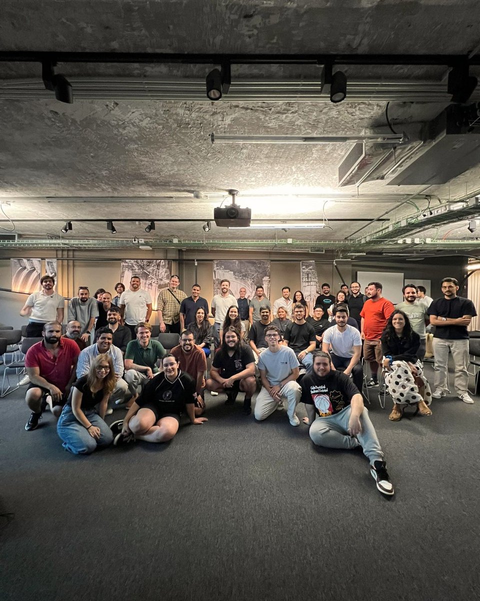 PortoTechHub's tweet image. What an incredible meetup with frontend.OPO! π
On July 17th, nearly 50 people came together for an evening filled with great conversations and an amazing vibe.
Thanks to everyone who joined! The frontend.OPO's energy was truly something special.