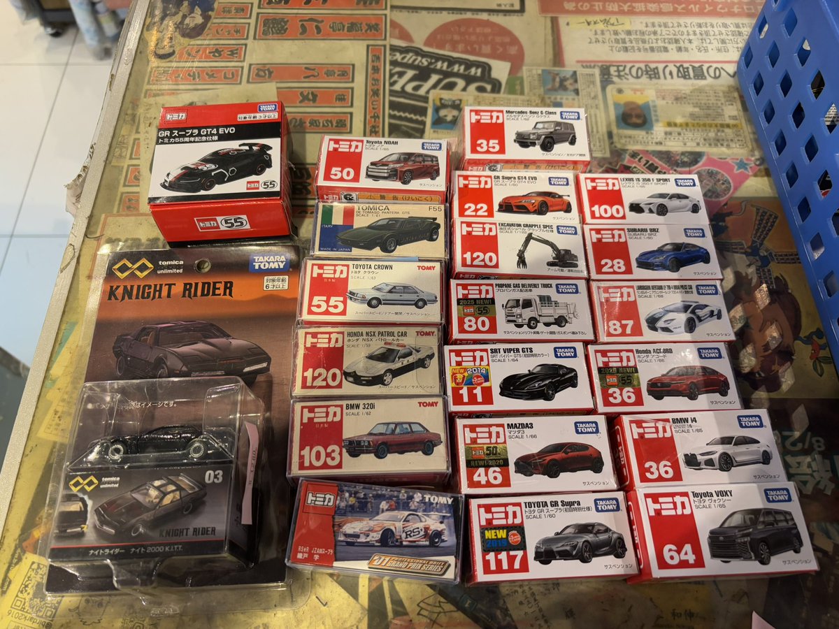 近年のものから日本製までトミカお持ちいただきました。 どれも中身の