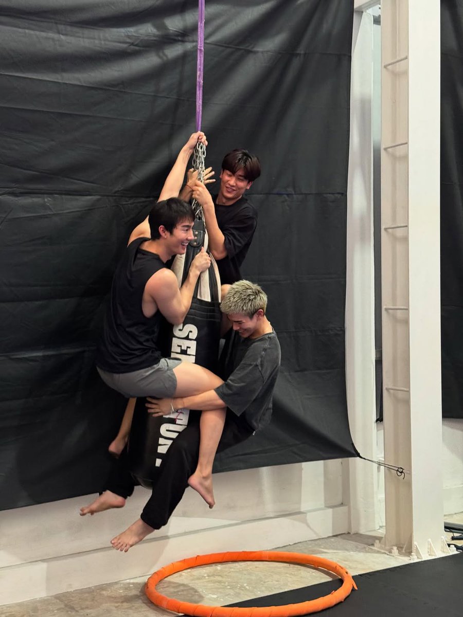 SHTH_archives's tweet image. What kind of workshop is this? 😂😂

#ScarletHeartTH​ #winmetawin #tawan_v #fforce_ #Fourthnattawat