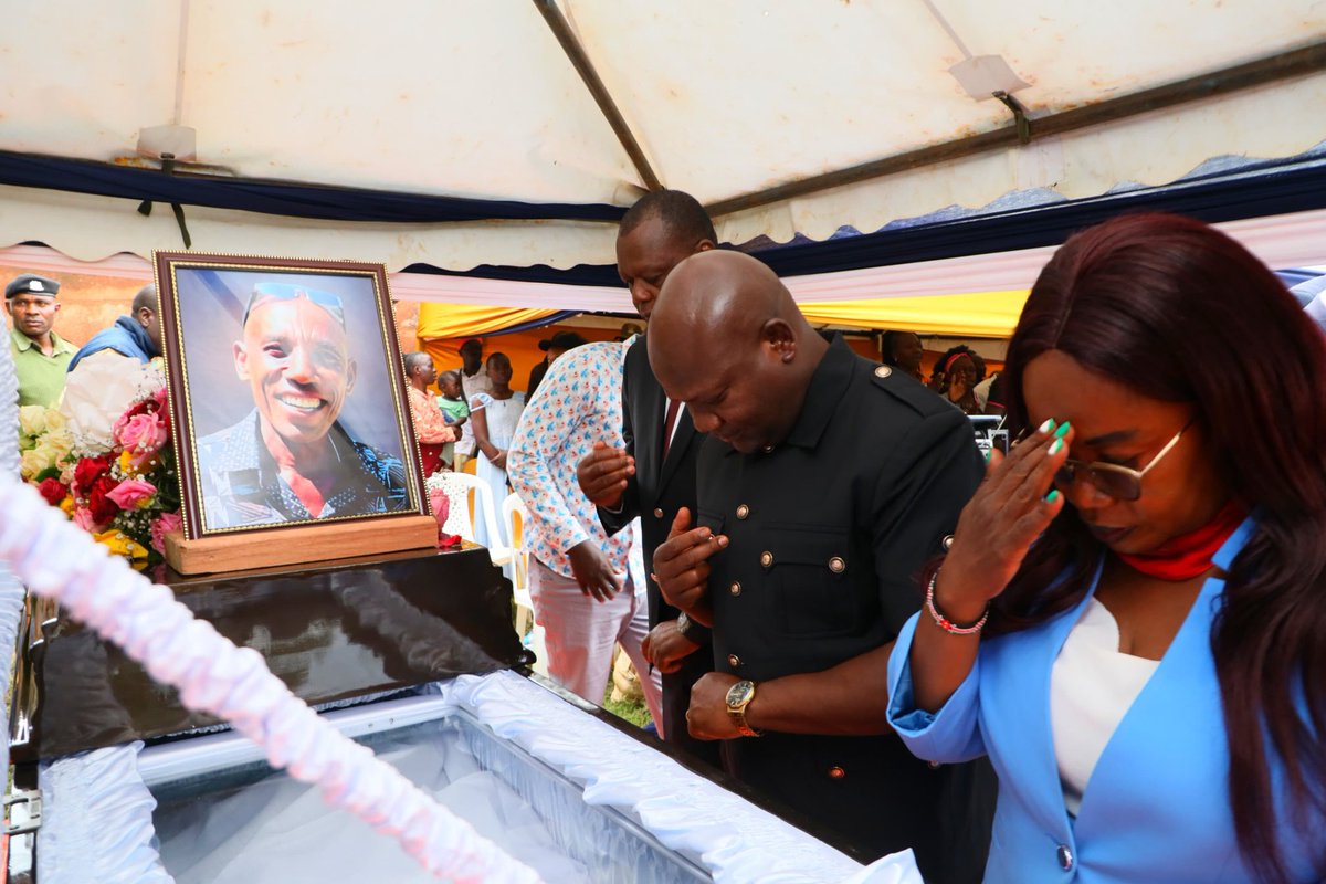 BarasaFernandes's tweet image. Attended the funeral service of Mzee John Serebwa Anyolo in Shibale, Mumias West Sub-county, He was father to Mr. Joseph Serebwa, a Communication Officer in the County Government of Kakamega.
My heartfelt condolences to his family and friends. May his soul rest in eternal peace.