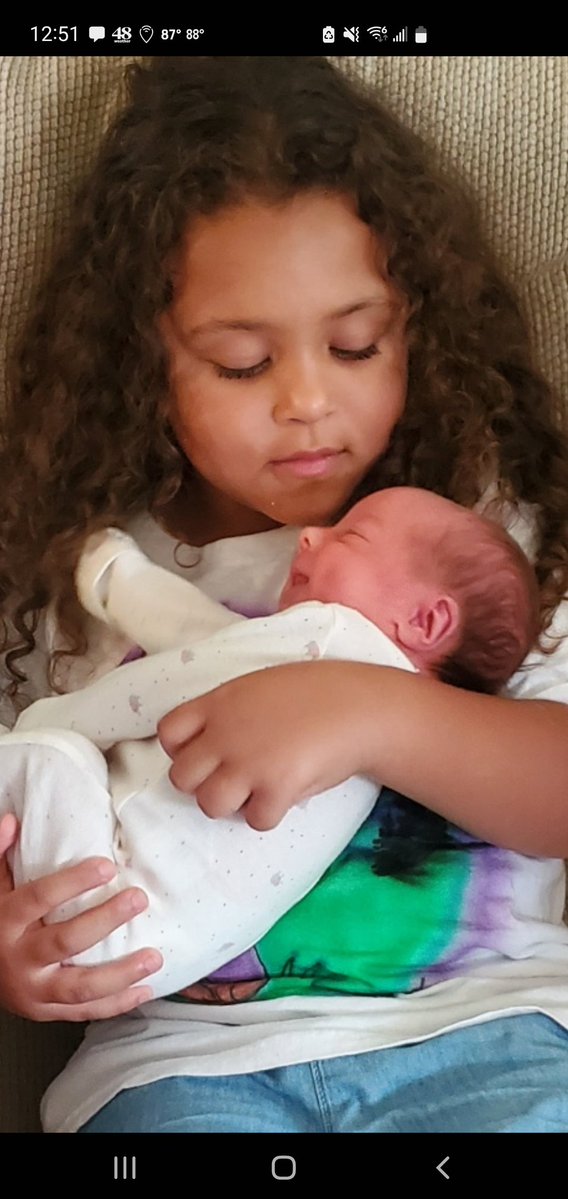 jmac4ua's tweet image. When your 2 great-granddaughters get to meet their cousin and hold your newest great-granddaughter ❤️!
