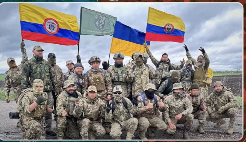 JaroslavBlek3's tweet image. V posledním roce se stále více píše o Kolumbijcích, kteří pod vlajkou Ukrajiny bojují s Ruskem.
V Kolumbii je totiž hodně demobilizovaných vojáků, kteří těžko shání práci a Ukrajina slibuje na jejich poměry pohádkové peníze.
