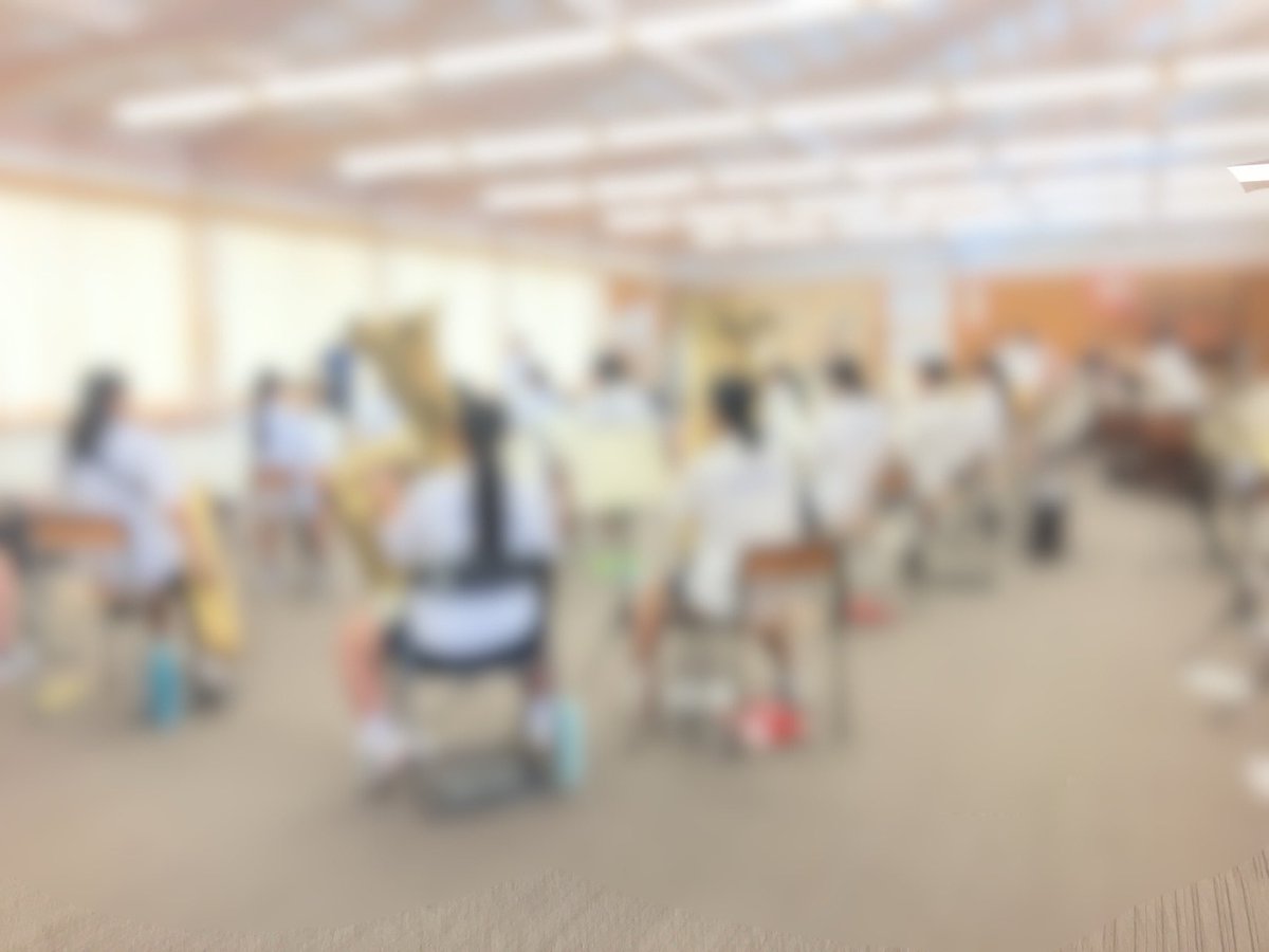 土曜日神奈川県座間市立の中学校で合奏レッスン、本日群馬県沼田市立の中学校へ合奏レッスン→コーチ（指揮者）を務めている私立学校の合奏でした。みんなのやりたい音楽を手を上げてもらって統一したり、顧問の先生がやりたい音楽を言語化したり。僕が指揮をして音楽の色を示したり。脳内フル回転🧠