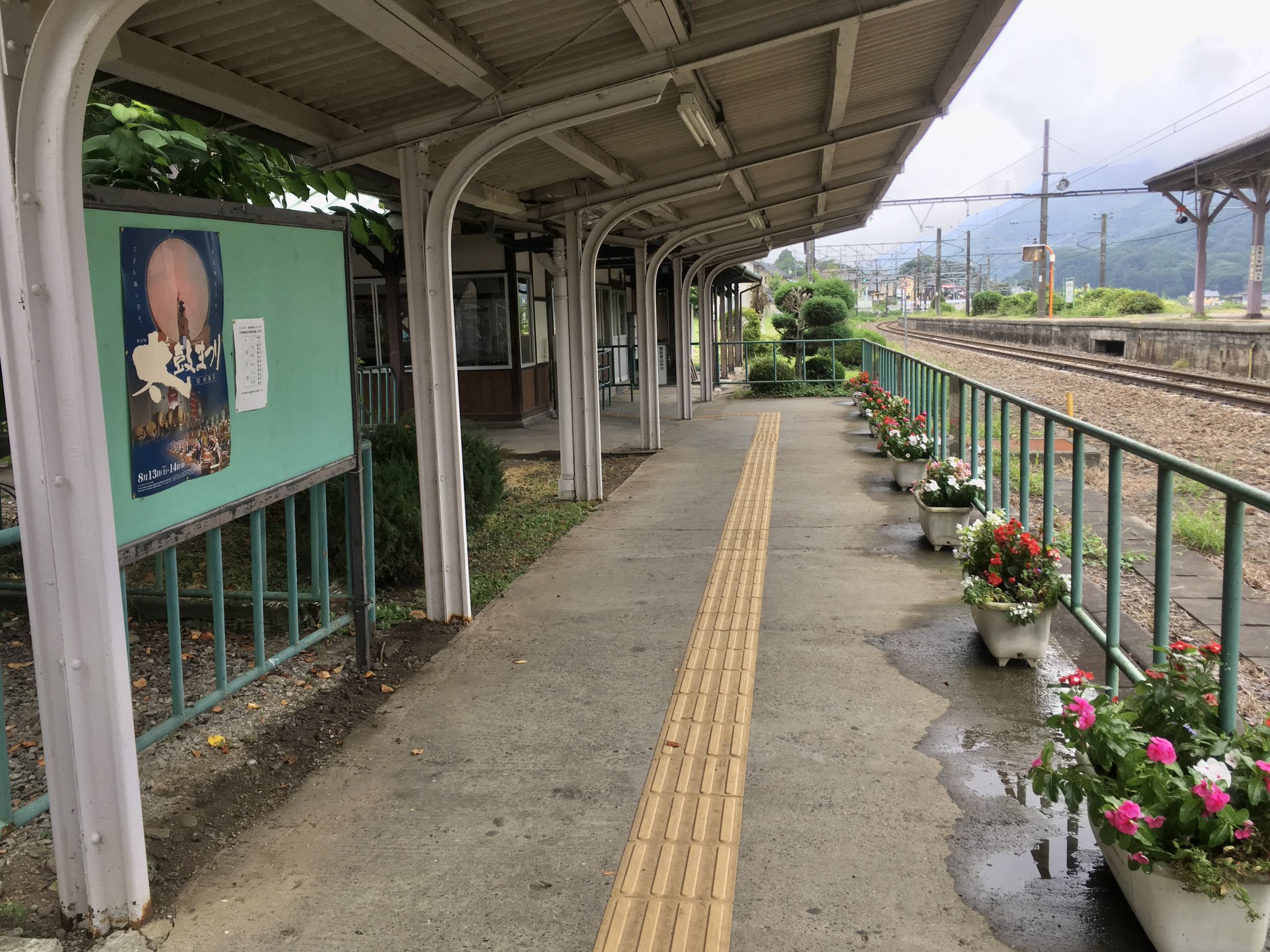 のび太優遇有り かつらがわ(桂川)駅名板廃駅 ホーロー板 応札提案 ホーロー紺色枠総武本線つが駅駅名板(廃品、放出品)｜売買された