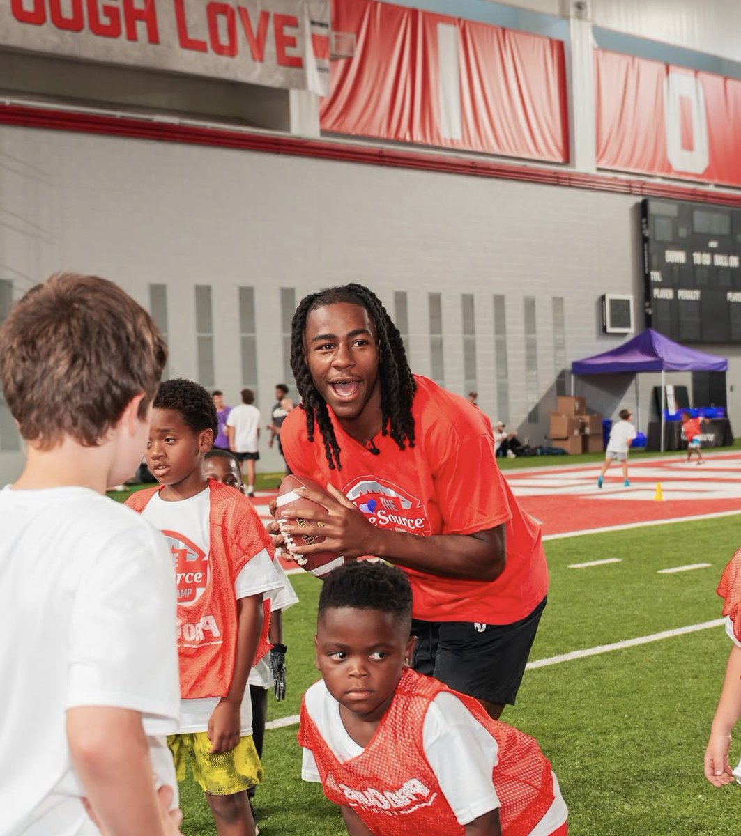 TheFoundation1_'s tweet image. We hosted THE @caresource football @ProCamps this past weekend at The Woody! It was great to see some of our student athlete partners with the kids and yes @Jermiah_Smith1 can throw it well too!