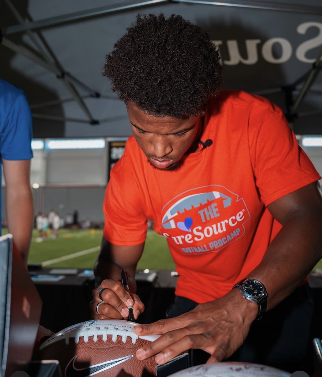 TheFoundation1_'s tweet image. We hosted THE @caresource football @ProCamps this past weekend at The Woody! It was great to see some of our student athlete partners with the kids and yes @Jermiah_Smith1 can throw it well too!