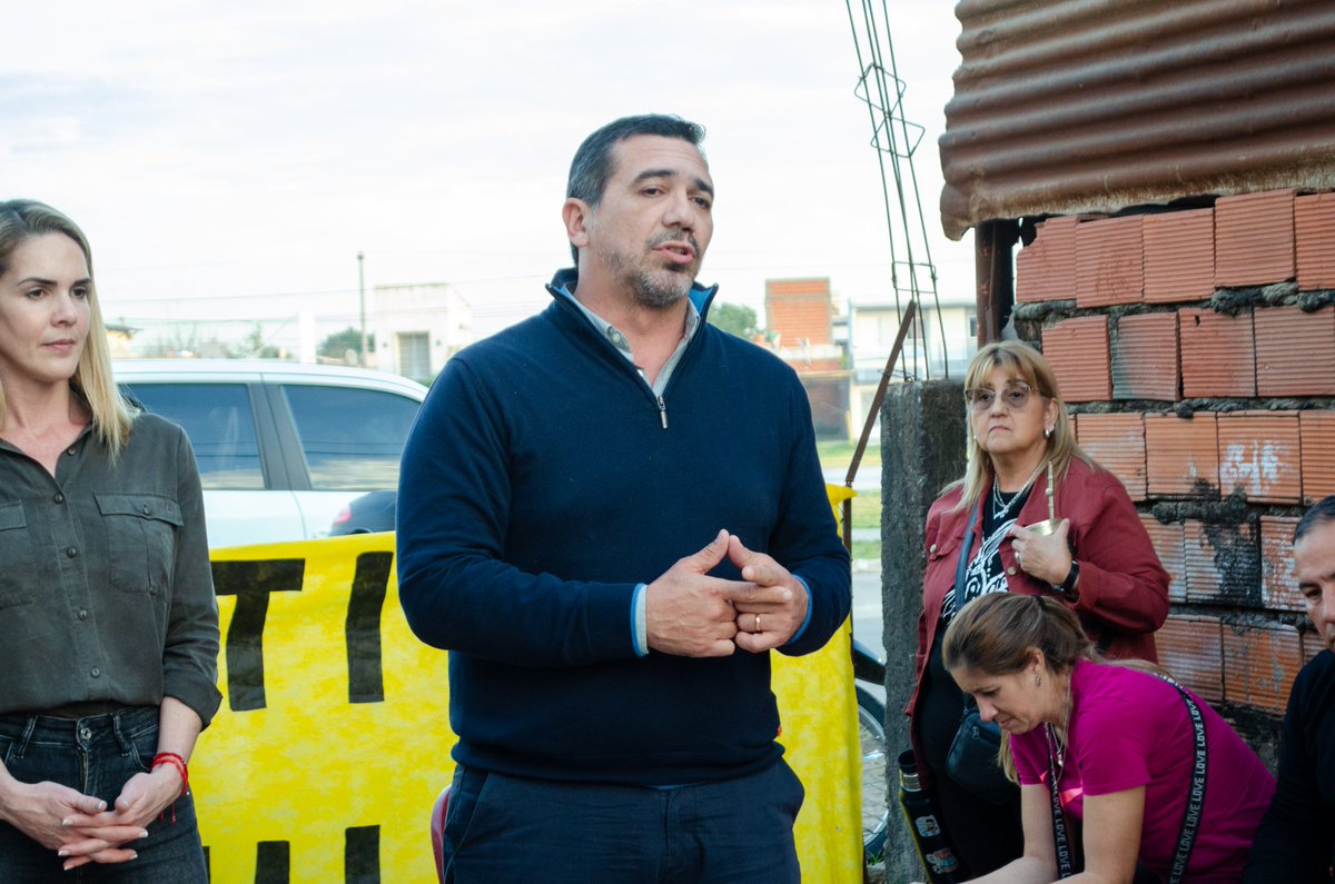 javiersaezok's tweet image. Nos reunimos con los vecinos del barrio #Concepción dónde dialogamos sobre las mejoras que se realizaron en la zona y lo que resta por hacer, para seguir mejorando la calidad de vida de cada uno de ellos.
¡Con @claudiopolich1 y @arielbaez
como Intendente y Vice, tenemos futuro!.