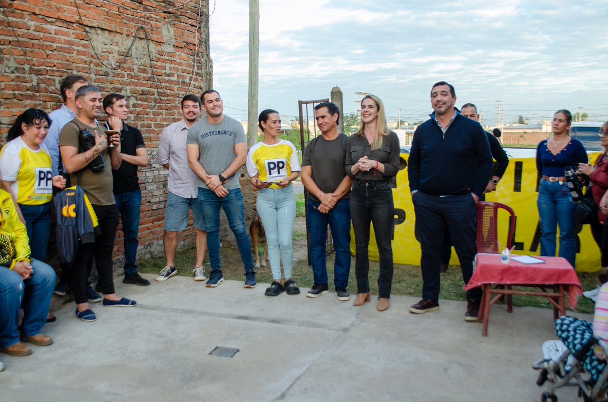javiersaezok's tweet image. Nos reunimos con los vecinos del barrio #Concepción dónde dialogamos sobre las mejoras que se realizaron en la zona y lo que resta por hacer, para seguir mejorando la calidad de vida de cada uno de ellos.
¡Con @claudiopolich1 y @arielbaez
como Intendente y Vice, tenemos futuro!.