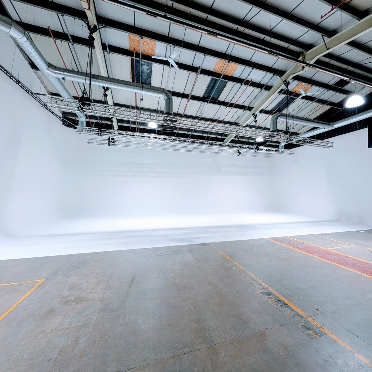 TransientShift's tweet image. Have you checked out our venue yet? 👀

TEST // 01 TRANSIENT SHIFT enters [THE VOID] un.titled studio Manchester

[TRANSPORT LINKS] 20 mins walk from Eccles train station or 10 mins from Ladywell Metrolink