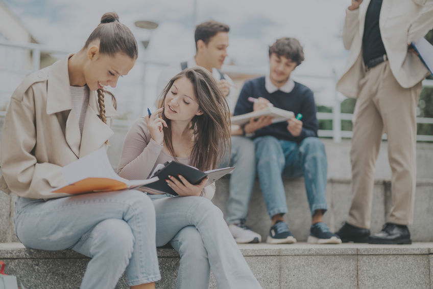 ITS, la #Cameradicommercio di Bologna pubblica due #bandi per studenti: #borsedistudio per incentivare le iscrizioni e #voucher per tirocini e stage 
Maggiori info su: unioncamere.gov.it/sistema-camera…