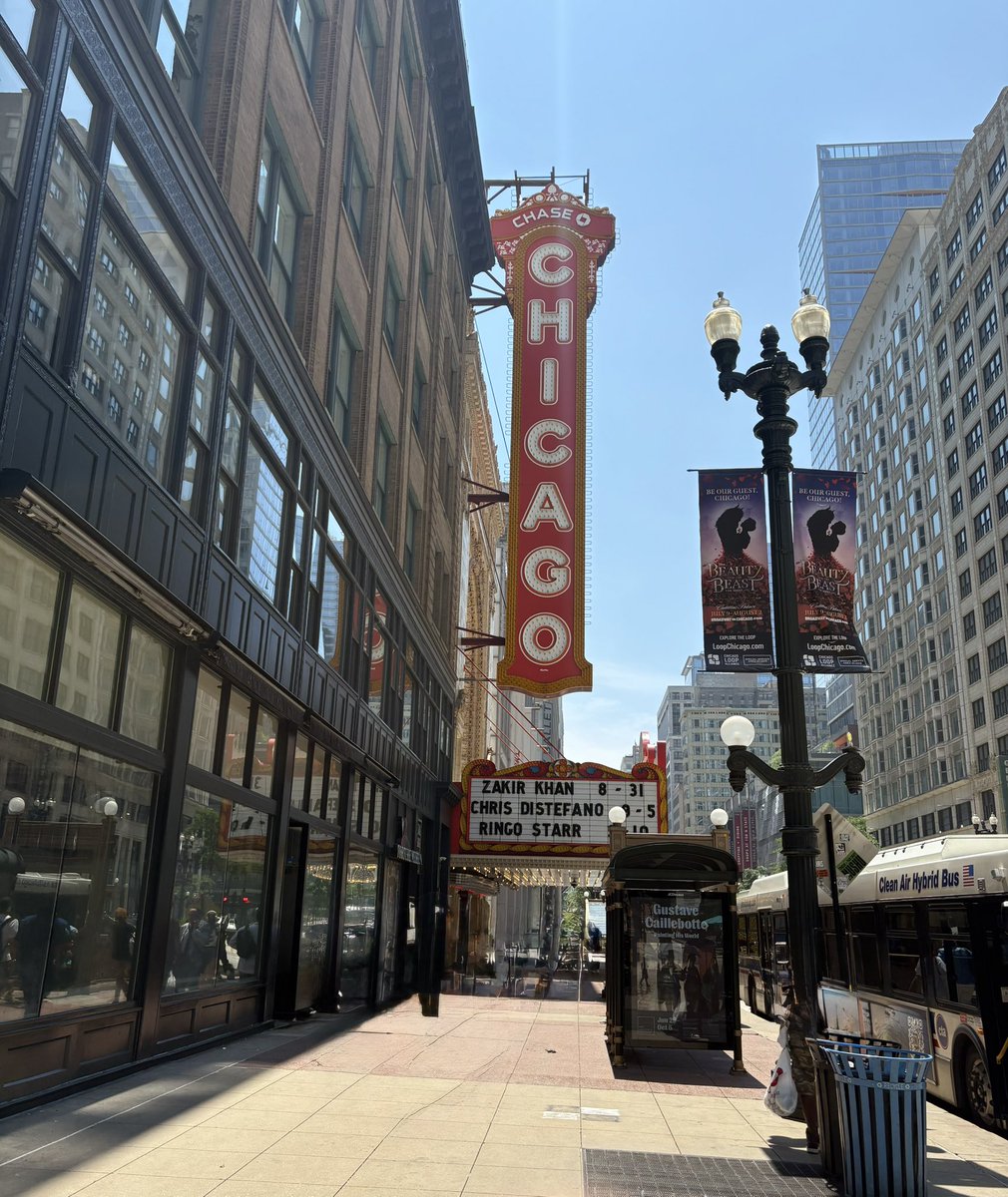 billroach_'s tweet image. I had to get a picture of Chicago.
I haven’t been here in several years. It has been good to visit the city.
My heart has always been for Chicago. Serving in ministry in this city was one of my favorite times.
