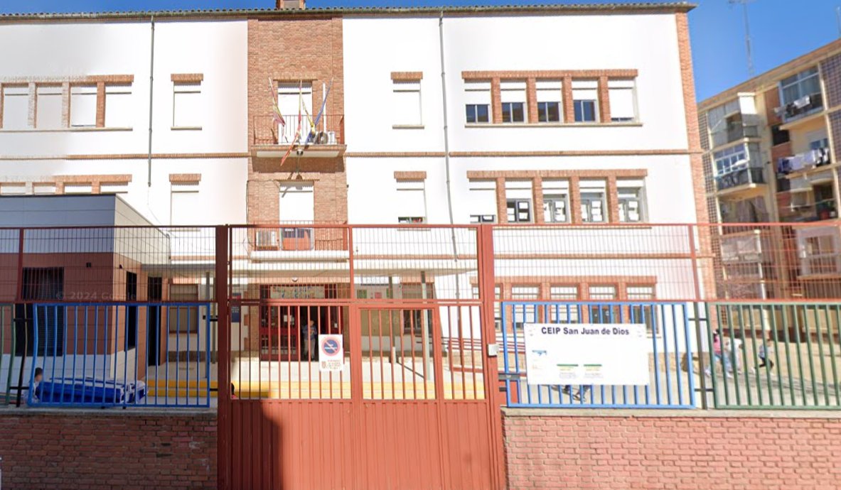 ☀️🌡Miles de #niños de #Talavera se quedan sin aire acondicionado en sus colegios por la #desidia del alcalde.

👉+Info: lc.cx/R2xVC1