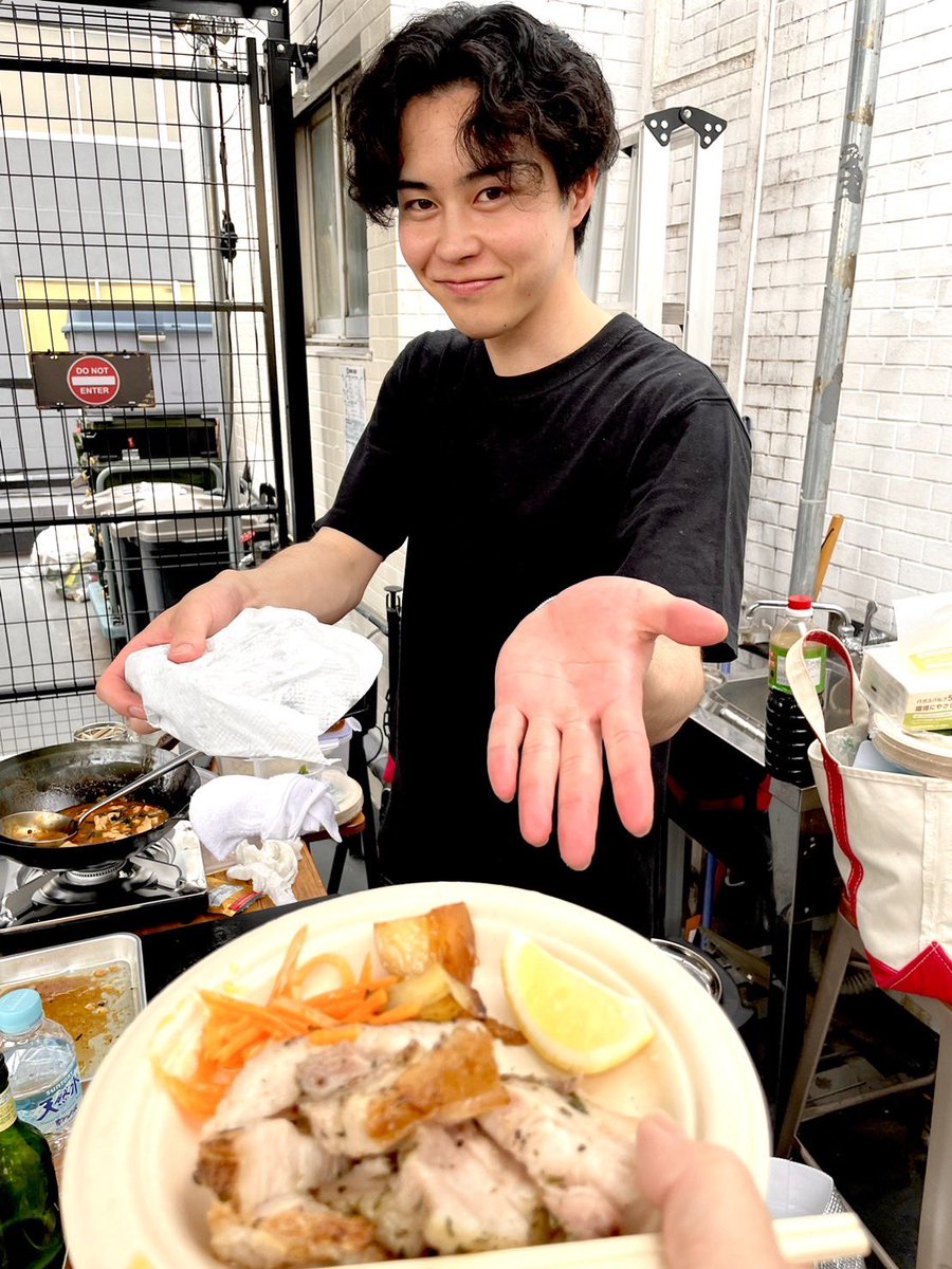 love_maikoo's tweet photo. 🦋8/3 sun #depth_ Foodご紹介🦋
⋱⋰⋱⋰⋱ ⋰ Atsushiさん⋱⋰⋱⋰⋱⋰
そのひと皿は、旅の続きを思わせる…
異国の地で体感した風土と味を、丁寧に再構成する彼の料理。
まずは美しさに目を奪われ、期待させ、それを確かな味で超えてくる。
体に深く染みわたる音とともに、心まで満たすその味を堪能してほしい。
星空の下、記憶に残る体験を🌌
⋱⋰⋱⋰⋱⋰⋱ ⋰⋱⋰⋱⋰⋱⋰⋱⋰⋱⋰
Atsushi @atsushi188302
文&写真:maikoo
Atsushi_insta:@atsushi_gohan
#バーCスタ
